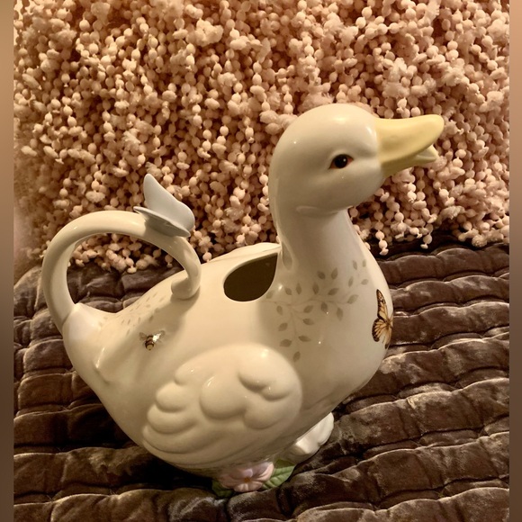 LN Lenox Butterfly Meadow Duck Pitcher- New replacement costs $299.95 as shown. - Picture 2 of 8